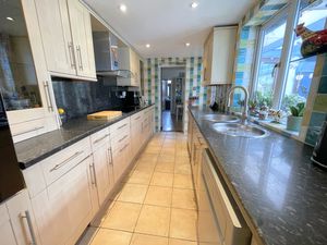 Silcott Street- click for photo gallery
